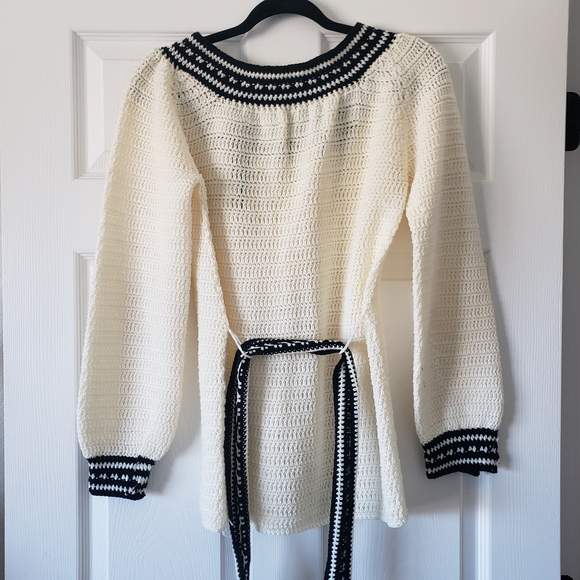 1970s Vintage Crochet Subtle Bishop Sleeve Black Cream Sweater Waistband #36 - Picture 3 of 13